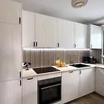 Paulmarie Apartment-quiet Area-3bd * 아데제