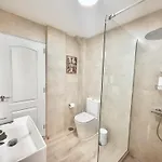 Paulmarie Apartment-quiet Area-3bd * 아데제